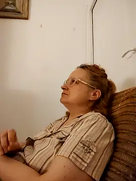 Snapshot of She-devilx chatting on May 31, 10:11 pm She-devilx online show from May 31, 10:11 pm