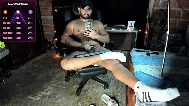 Snapshot of Imperion_king chatting on January 3, 2:10 am Imperion king online show from January 3, 2:10 am