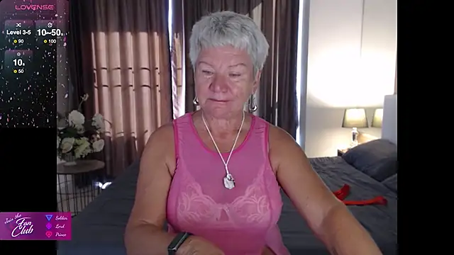 roxana brooks online show from January 9, 1:30 am