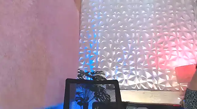 Snapshot of Ladygel20 chatting on January 13, 3:01 am Ladygel20 online show from January 13, 3:01 am