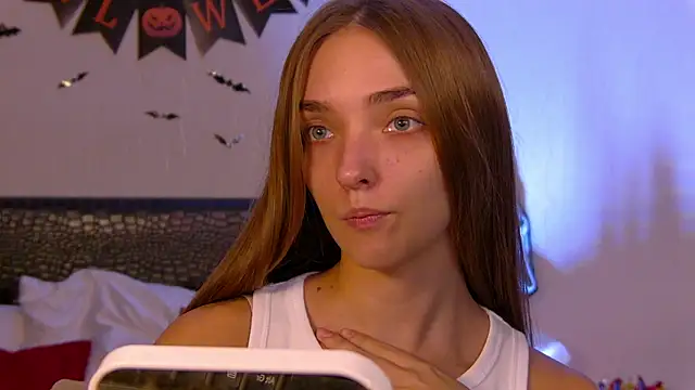 VirginieCruz online show from October 28, 7:27 pm