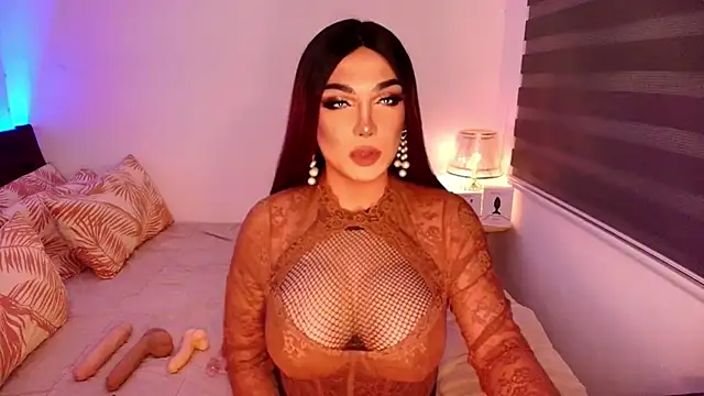 Snapshot of MissPattyShemalexxx chatting on August 1, 1:21 pm MissPattyShemalexxx online show from August 1, 1:21 pm