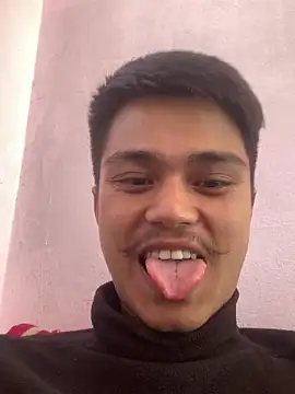 Hullax online show from December 14, 4:40 am