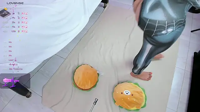 Isabella Daniell online show from February 10, 4:05 am