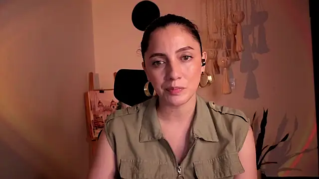 Snapshot of Mala_Bad chatting on December 18, 4:02 pm Mala Bad online show from December 18, 4:02 pm