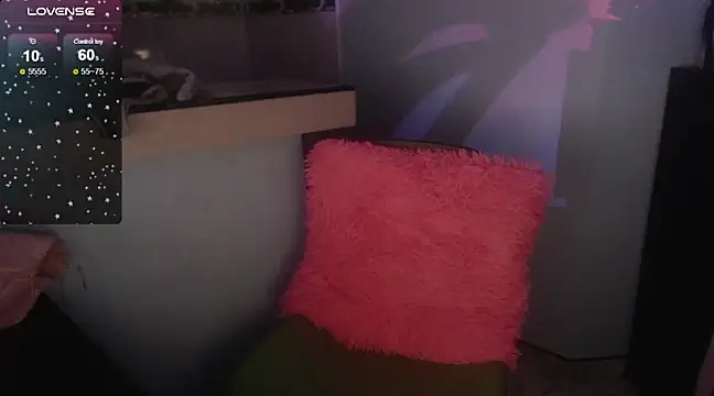 Snapshot of Sophi-tayson chatting on December 21, 3:47 am Sophi-tayson online show from December 21, 3:47 am