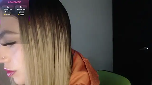 Snapshot of Sophi-tayson chatting on October 4, 12:41 am Sophi-tayson online show from October 4, 12:41 am