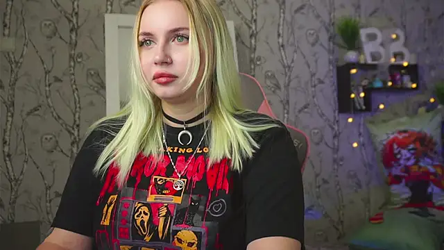 Moon Valkyrie online show from February 3, 6:22 am