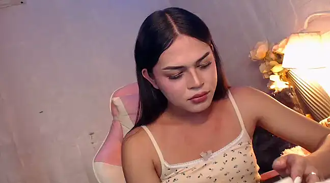 Ashely Lewis online show from December 9, 2:28 pm