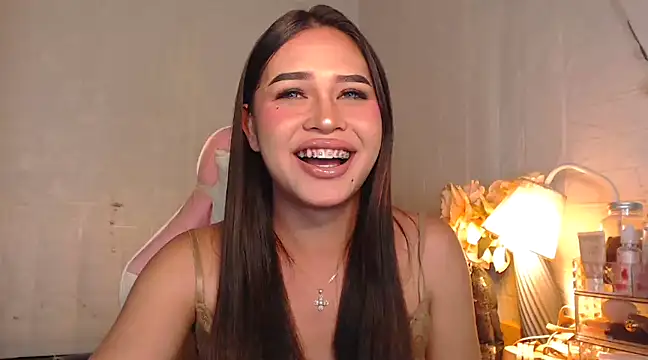 Ashely Lewis online show from January 15, 3:07 pm