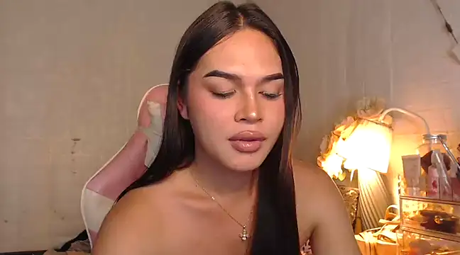 Ashely Lewis online show from January 17, 3:00 pm