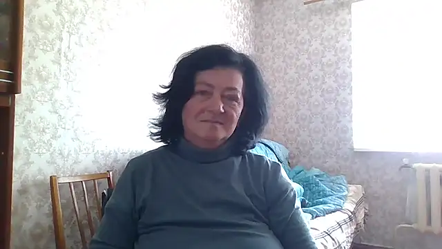 Snapshot of GypsiQueen2 chatting on April 23, 8:13 am GypsiQueen2 online show from April 23, 8:13 am