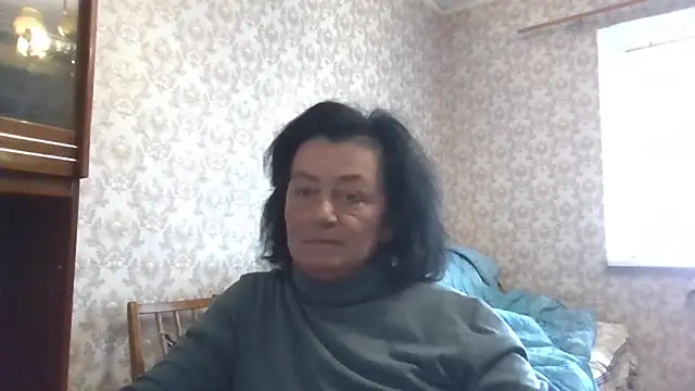 Snapshot of GypsiQueen2 chatting on April 23, 12:29 pm GypsiQueen2 online show from April 23, 12:29 pm