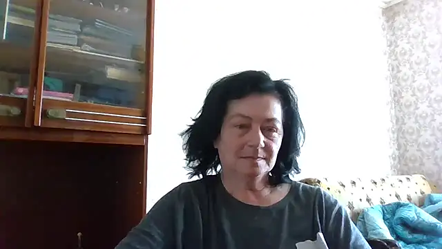 Snapshot of GypsiQueen2 chatting on April 25, 6:05 am GypsiQueen2 online show from April 25, 6:05 am