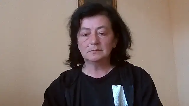 Snapshot of GypsiQueen2 chatting on April 29, 4:22 pm GypsiQueen2 online show from April 29, 4:22 pm