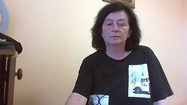 Snapshot of GypsiQueen2 chatting on May 5, 5:21 pm GypsiQueen2 online show from May 5, 5:21 pm