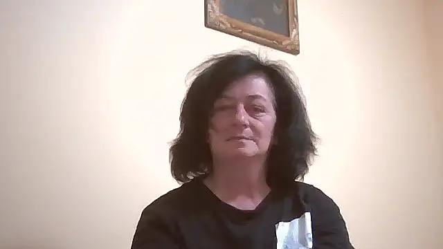 Snapshot of GypsiQueen2 chatting on May 10, 7:52 pm GypsiQueen2 online show from May 10, 7:52 pm