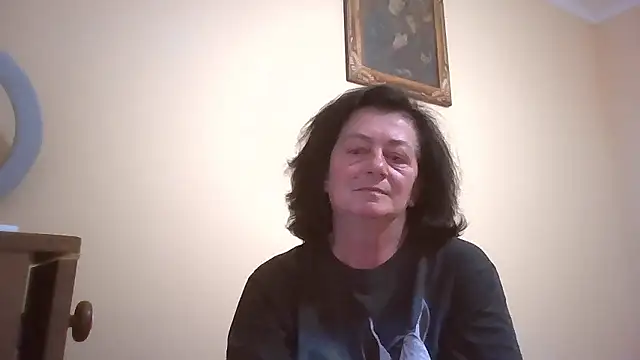 Snapshot of GypsiQueen2 chatting on May 11, 5:32 pm GypsiQueen2 online show from May 11, 5:32 pm