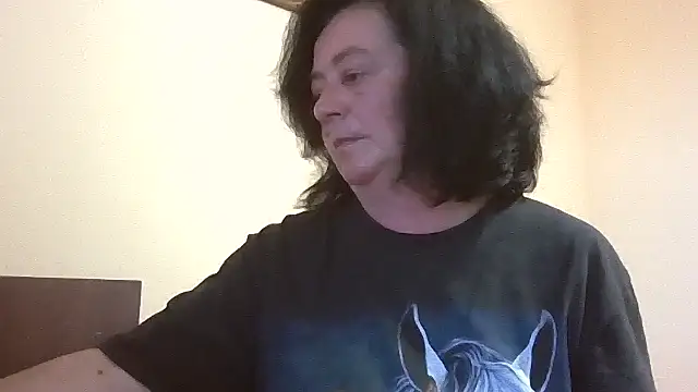 Snapshot of GypsiQueen2 chatting on May 15, 5:42 pm GypsiQueen2 online show from May 15, 5:42 pm