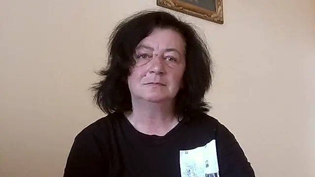 Snapshot of GypsiQueen2 chatting on May 17, 9:28 am GypsiQueen2 online show from May 17, 9:28 am