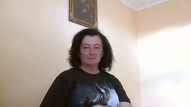 Snapshot of GypsiQueen2 chatting on May 24, 12:43 pm GypsiQueen2 online show from May 24, 12:43 pm