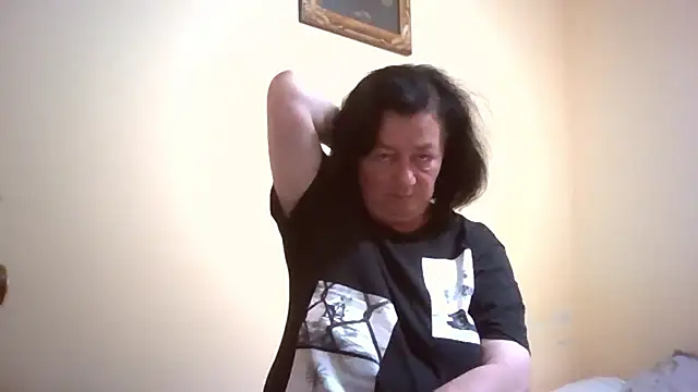 Snapshot of GypsiQueen2 chatting on May 25, 7:42 pm GypsiQueen2 online show from May 25, 7:42 pm