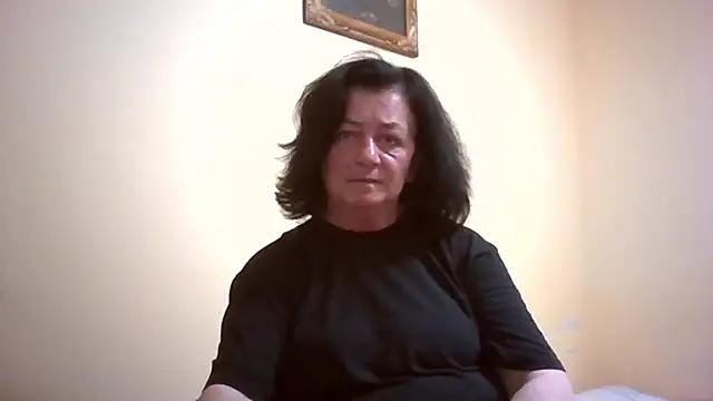 Snapshot of GypsiQueen2 chatting on May 26, 6:26 pm GypsiQueen2 online show from May 26, 6:26 pm