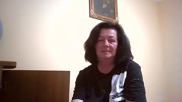 Snapshot of GypsiQueen2 chatting on May 29, 6:17 pm GypsiQueen2 online show from May 29, 6:17 pm
