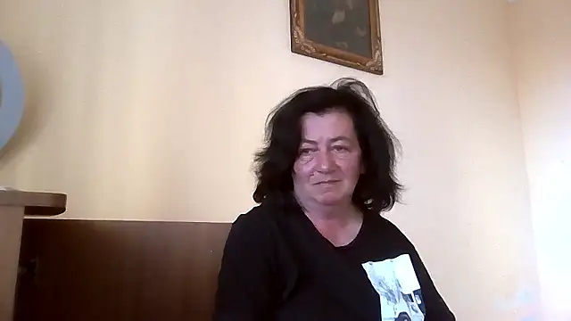 Snapshot of GypsiQueen2 chatting on May 30, 5:10 pm GypsiQueen2 online show from May 30, 5:10 pm