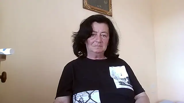Snapshot of GypsiQueen2 chatting on May 31, 12:56 pm GypsiQueen2 online show from May 31, 12:56 pm