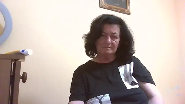 Snapshot of GypsiQueen2 chatting on May 31, 6:42 pm GypsiQueen2 online show from May 31, 6:42 pm