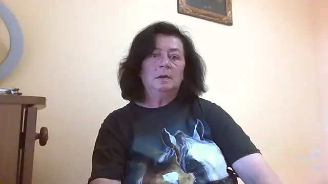 Snapshot of GypsiQueen2 chatting on June 1, 4:52 pm GypsiQueen2 online show from June 1, 4:52 pm