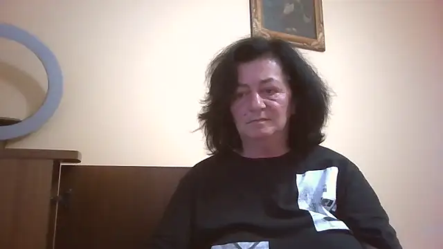 Snapshot of GypsiQueen2 chatting on June 6, 6:12 pm GypsiQueen2 online show from June 6, 6:12 pm