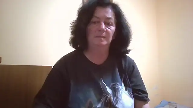 Snapshot of GypsiQueen2 chatting on June 7, 6:44 pm GypsiQueen2 online show from June 7, 6:44 pm