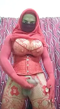 Snapshot of ElisyaHijabDoll chatting on October 19, 5:46 pm ElisyaHijabDoll online show from October 19, 5:46 pm