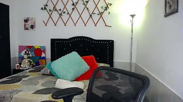 naughty girl 4u online show from April 30, 8:15 pm