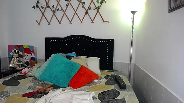 naughty girl 4u online show from June 10, 9:03 pm