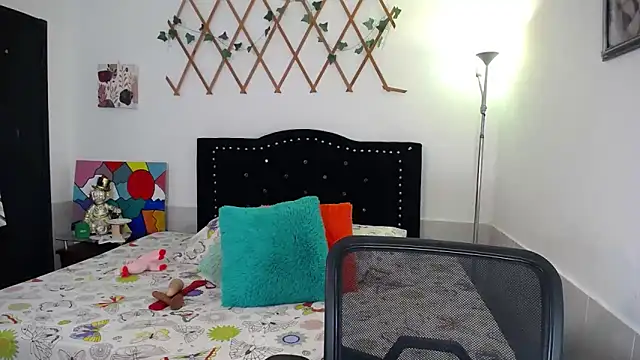 naughty girl 4u online show from June 17, 8:39 am