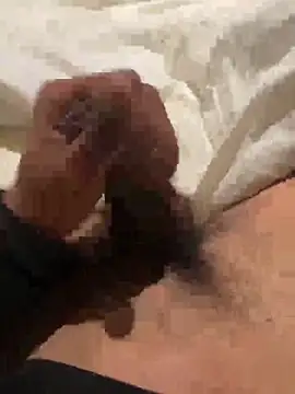 Snapshot of juniiorre chatting on March 9, 12:20 pm juniiorre online show from March 9, 12:20 pm