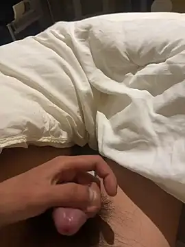 Snapshot of juniiorre chatting on March 15, 1:11 am juniiorre online show from March 15, 1:11 am