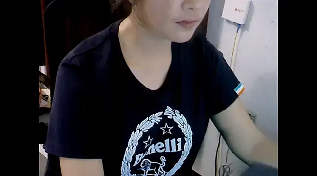 Snapshot of makemefallin chatting on December 11, 2:11 pm makemefallin online show from December 11, 2:11 pm