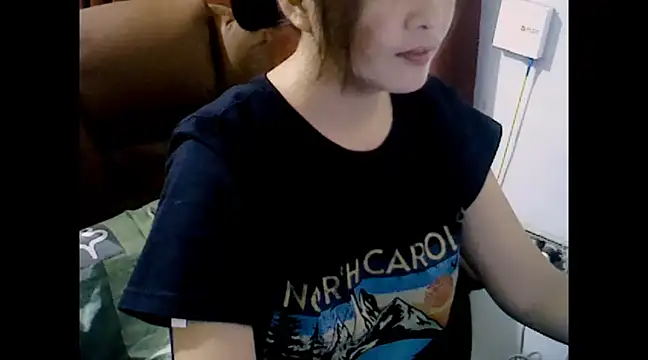 Snapshot of makemefallin chatting on March 12, 1:30 pm makemefallin online show from March 12, 1:30 pm