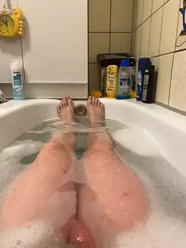 Snapshot of David19932908 chatting on December 16, 6:27 pm David19932908 online show from December 16, 6:27 pm