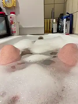 Snapshot of David19932908 chatting on December 2, 12:43 pm David19932908 online show from December 2, 12:43 pm