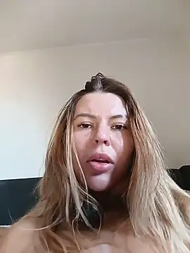 Snapshot of Lovers__Annn chatting on January 15, 6:54 am Lovers Annn online show from January 15, 6:54 am