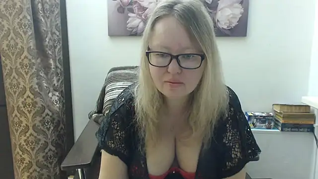 Snapshot of Ivanka_sss chatting on March 14, 12:17 am Ivanka sss online show from March 14, 12:17 am