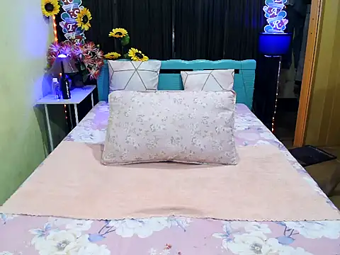 UrAsianPrincessDanie online show from December 17, 6:03 pm