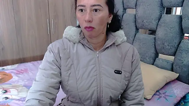 sara hott 1 online show from February 12, 12:33 pm