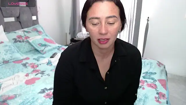 sara hott 1 online show from October 3, 7:33 pm