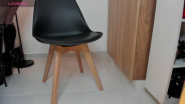 Snapshot of goddessalice chatting on June 14, 6:32 pm goddessalice online show from June 14, 6:32 pm